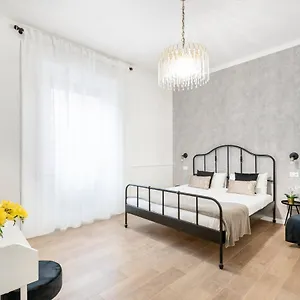 White Flat Ground Floor Roma